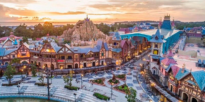 The European-style avenue at VinWonders, the day out next to Wyndham Grand