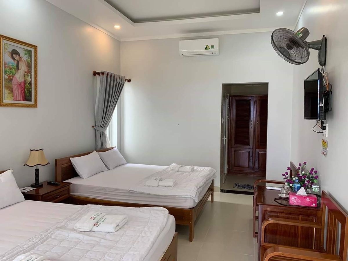 Anna Nguyễn Bungalow pool and grounds in Bai Sao