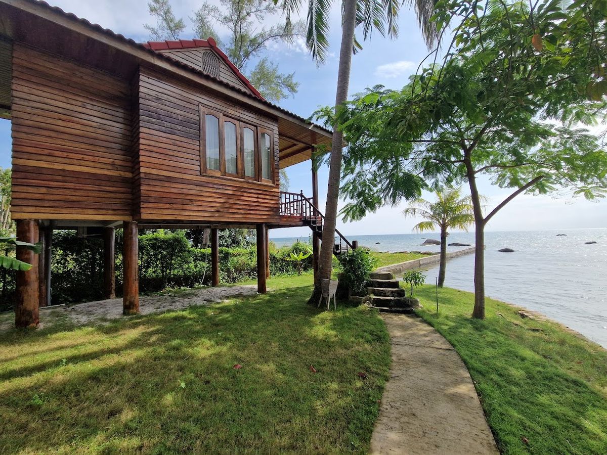 Cay Sao Beach Resort exterior in Long Beach
