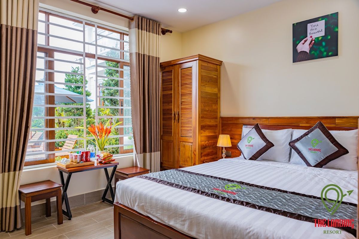 Landing Resort Phú Quốc pool and grounds in Ong Lang