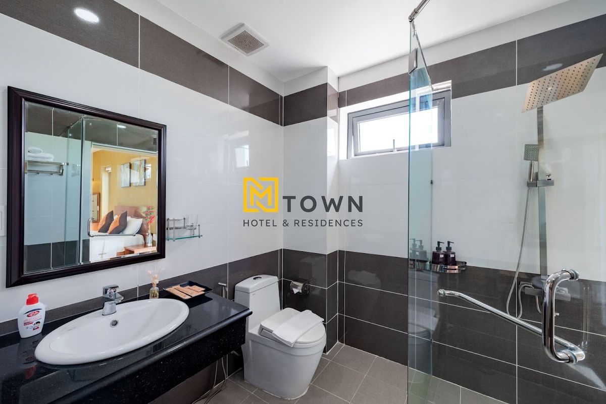 Luxy Park Hotel & Apartments - MTown room interior in Long Beach
