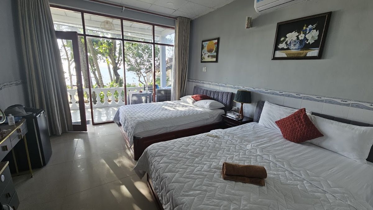 Nhat Lan Resort pool and grounds in Long Beach