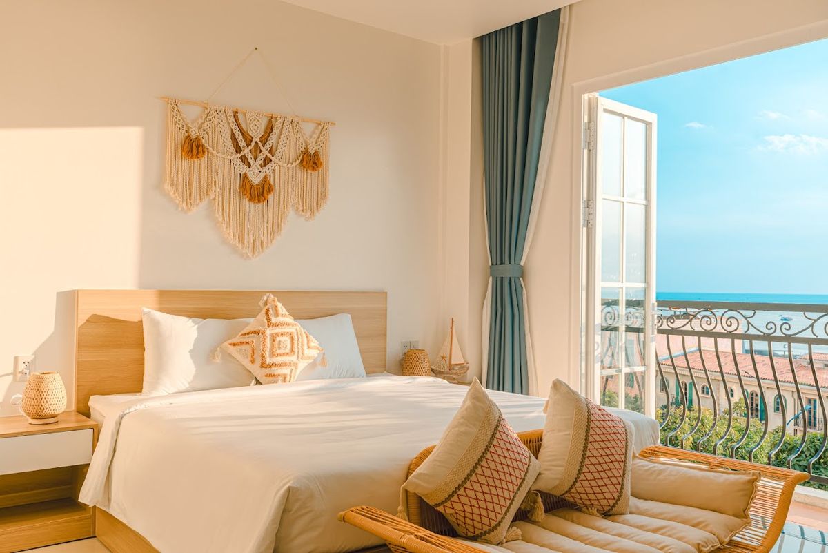 ROSY HOTEL Phu Quoc Sunset town pool and grounds in An Thoi