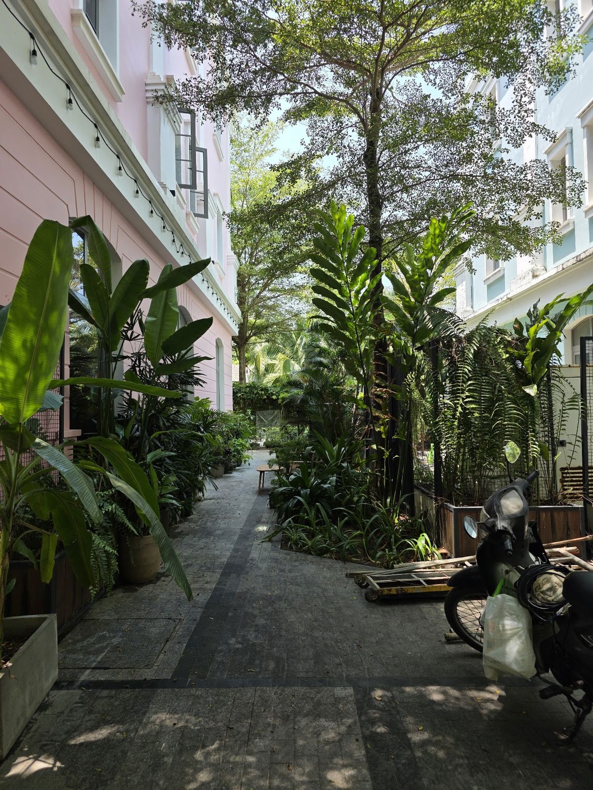 Sunrise Khem Beach Hotel exterior in Bai Sao