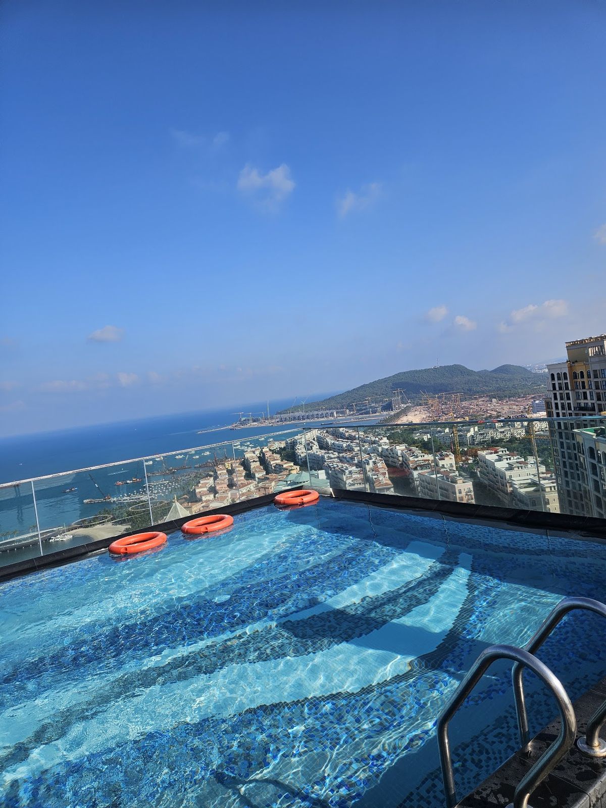 The Shore Apartments - Hillside & Firework View room interior in Bai Sao